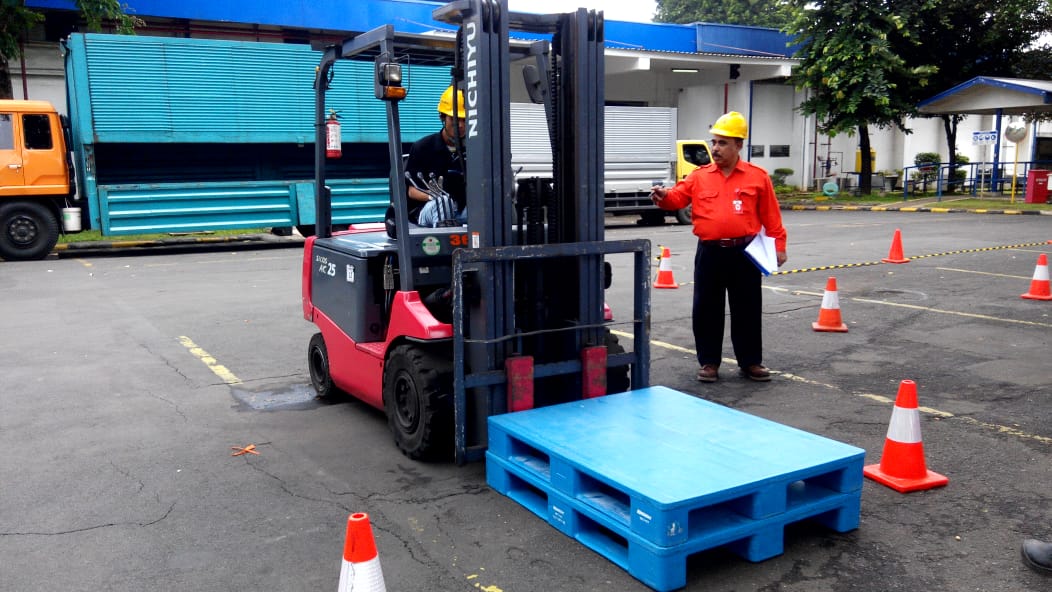 Pelatihan K3 Operator Forklift Inhouse PT Essence Indonesia, 14, 21 dan 26 Januari 2019